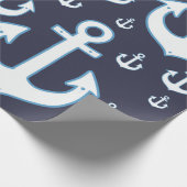 Patroon van witte ankers op marineblauw cadeaupapier (Hoek)