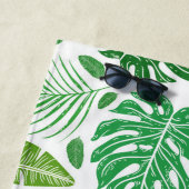 Patroon voor groene en witte tropische bladzijden strandlaken (In situ)