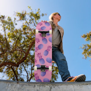 Patroon voor lila en roze ananassen persoonlijk skateboard