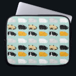 Patroon voor onbewerkte katten laptop sleeve<br><div class="desc">Het schattige patroon van de slaapkatten kenmerkt een tuxedo of een bicolor kat, een grijs tabby, een oranje tabby, een witte kat, een zwarte kat en een dweilkat op een mint groene achtergrond. Ideaal voor de (gekke) katten in je leven.</div>