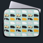 Patroon voor onbewerkte katten laptop sleeve<br><div class="desc">Het schattige patroon van de slaapkatten kenmerkt een tuxedo of een bicolor kat,  een grijs tabby,  een oranje tabby,  een witte kat,  een zwarte kat en een dweilkat op een mint groene achtergrond. Ideaal voor de (gekke) katten in je leven.</div>