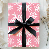 Patroon voor roze en witte kerstwintersneeuwvlokke cadeaupapier