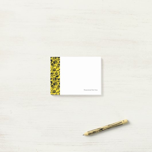 Patroon voor schedel en dwarsbeenderen post-it® notes (Op bureau)