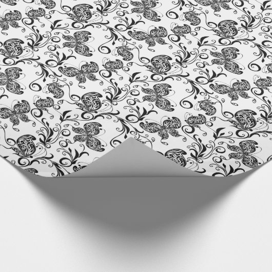 Patroon voor zwarte en witte vlinders en bloemen cadeaupapier (Hoek)