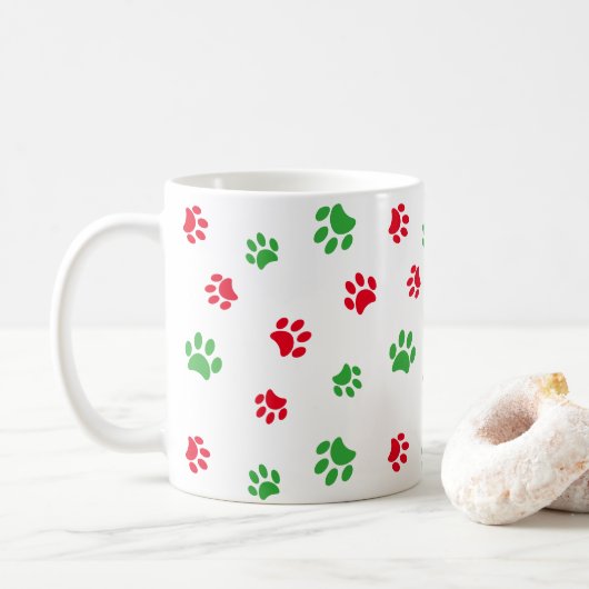 Patroonfeestdag voor rode en groene verf koffiemok (Met donut)