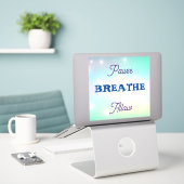 Paue, BREATHE, Sticker toestaan (Laptop op bureau)