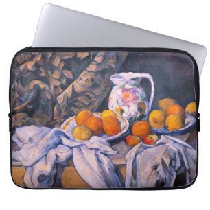 Paul Cezanne - Nog steeds leven met een gordijn Laptop Sleeve