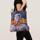 Paul Cezanne - Nog steeds leven met een gordijn Tote Bag (Dichtbij)