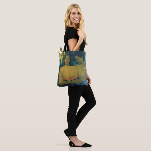 Paul Gauguin - Twee Tahitiaanse vrouwen Tote Bag (Op model)