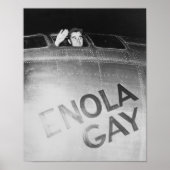 Paul Tibbets in de Enola Gay Bomber - WW2 Poster (Voorkant)