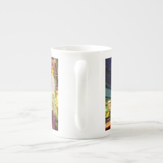 Paul Whitehead Genesis Lamb ligt op Broadway Porselein Kop (Achterkant)