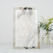 Paulette Reading Sitting on her Speelgoed Dog Briefpapier (Staand voorkant)