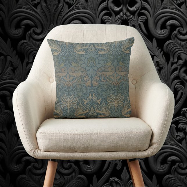 Pauw en Draak van William Morris Kussen (Peacock and Dragon by William Morris Throw Pillow)