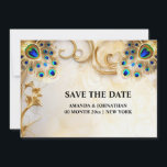 Pauw veren luxe natuur vogelverenkleed 5x7 save the date<br><div class="desc">Een prachtig 3D-ogend ontwerp met iriserende pauwenveren in blauw, smaragdgroen, blauwgroen en goud tegen een beige gemarmerde achtergrond met decoratieve wervelingen aan de randen. Het ontwerp lijsten twee bewerkbare zwarte sjablonen die kunnen worden gewijzigd in elke formulering van uw keuze. Deze chique en stijlvolle illustratie is ideaal voor een landelijke...</div>