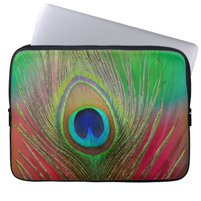 Pauwveer close-up laptop sleeve (Voorkant)