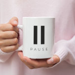 Pauze Koffiemok<br><div class="desc">Neem een moment om te ontspannen en druk op pauze: minimalistisch inspirerend ontwerp.  tekstkleur.</div>