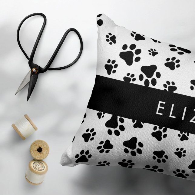 Paw Pattern, Dog Paws, Black and White, Jouw naam Accent Kussen (Creator heeft geüpload)
