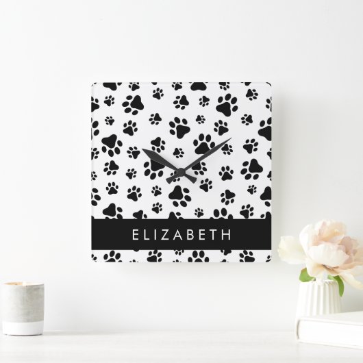 Paw Pattern, Dog Paws, Black and White, Jouw naam Vierkante Klok (Huis)