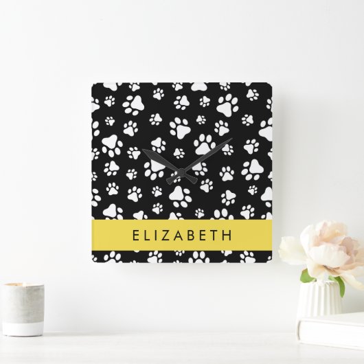 Paw Pattern, Dog Paws, Black and White, Jouw naam Vierkante Klok (Huis)