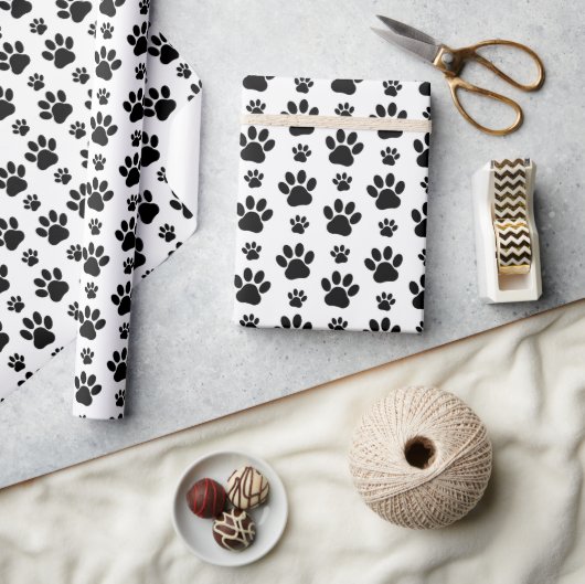 Paw Pattern, Dog Paws, Paw Prints, Black and White Cadeaupapier (Crafts)