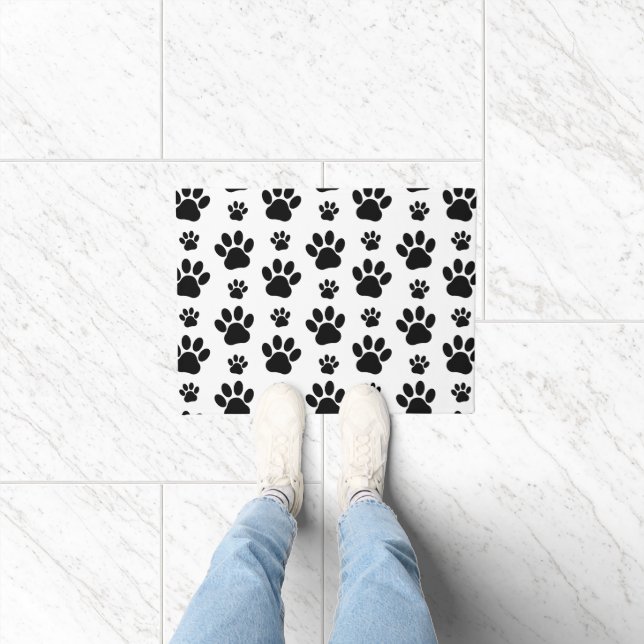 Paw Pattern, Dog Paws, Paw Prints, Black and White Deurmat (Binnen)