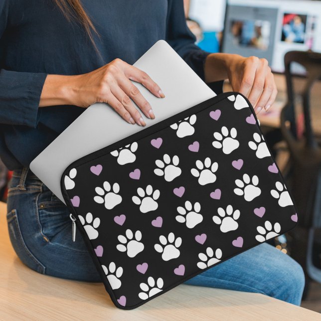 Paw Pattern, Dog Paws, White Paws, Lila Hearts Laptop Sleeve (Creator heeft geüpload)