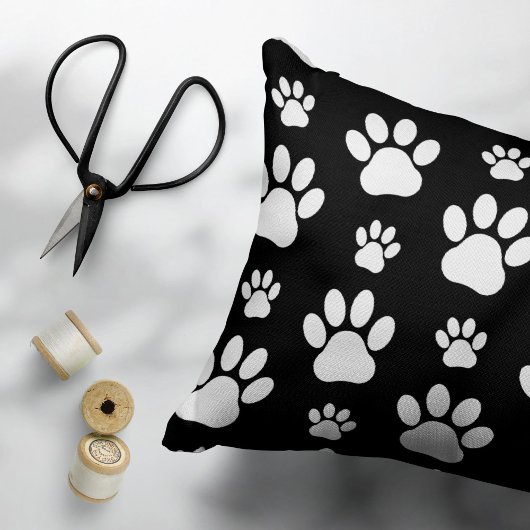 Paw Pattern, Paw Prints, Dog Paws, Black and White Kussensloop