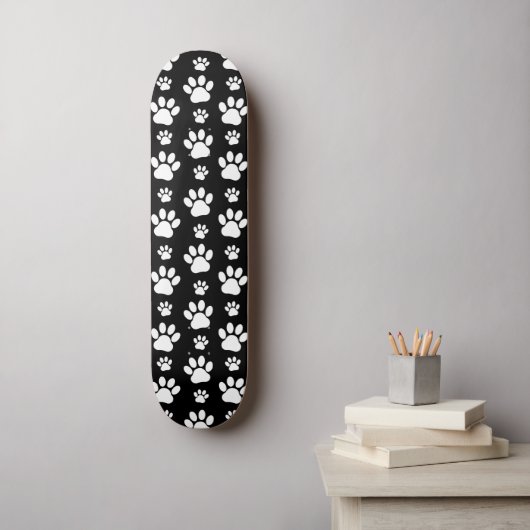 Paw Pattern, Paw Prints, Dog Paws, Black and White Persoonlijk Skateboard (Muurkunst)