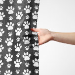 Paw Pattern, Paw Prints, Dog Paws, Black and White Sjaal<br><div class="desc">Schuif,  maak plezier en schattig patroon met witte poten op een zwarte achtergrond. Moderne en trendy gave,  perfect voor het hondenliefhebber in je leven.</div>