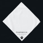 Paw Print Dog Grooming Business Bandana<br><div class="desc">Deze eenvoudige zwarte en witte hondenpootafdrukken zijn perfect voor huisdierenverzorgers. Alle zwarte tekst die kan worden aangepast door het ontwerp uit te geven waar u ook elementen en meer tekst kunt toevoegen als u wilt,  samen met de velden voor sjabloon om de tekst aan te passen.</div>