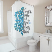 Paw Print Winter Snowflake Douchegordijn (In situ)