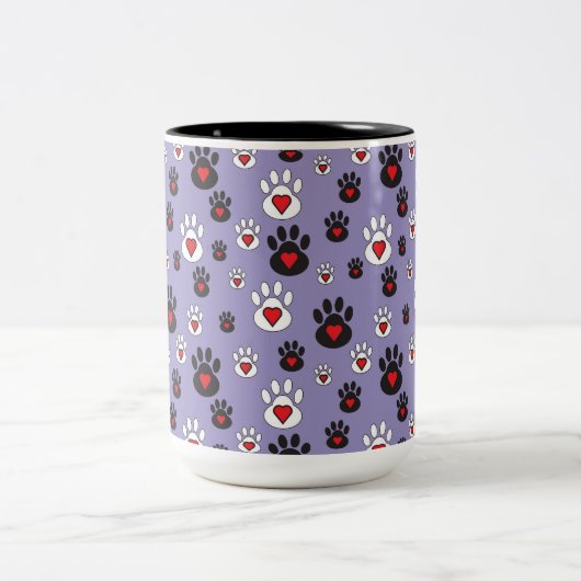 Paw Prints met rode harten op blauw Tweekleurige Koffiemok (Center)