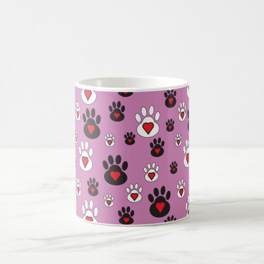 Paw Prints met rode harten op Roze Koffiemok (Center)