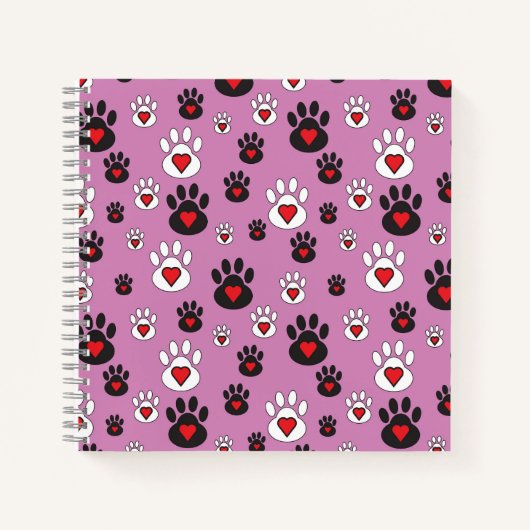 Paw prints met rode harten op roze notitieboek (Voorkant)