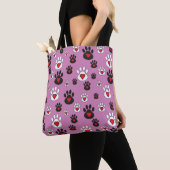 Paw prints met rode harten op roze tote bag (Dichtbij)