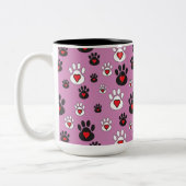 Paw prints met rode harten op roze tweekleurige koffiemok (Links)