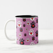 Paw prints met rode harten op roze tweekleurige koffiemok (Links)