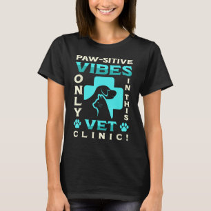 Paw-sitieve vibes alleen in deze dierenarts t-shirt