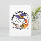 Paw-some Witch in Training - Schattigee Halloween- Feestdagenkaart (Staand voorkant)