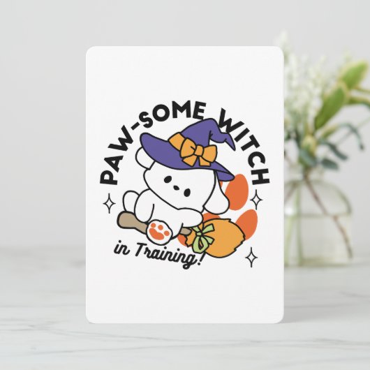Paw-some Witch in Training - Schattigee Halloween- Feestdagenkaart (Staand voorkant)