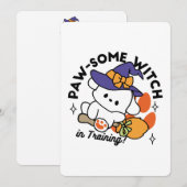 Paw-some Witch in Training - Schattigee Halloween- Feestdagenkaart (Voorkant / Achterkant)