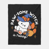 Paw-some Witch in Training - Schattigee Halloween- Fleece Deken (Voorkant)