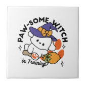 Paw-some Witch in Training - Schattigee Halloween- Tegeltje (Voorkant)
