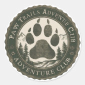 Paw Trails Adventure Club - Badge Sticker (Voorkant)