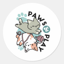 Paws and Play – Adorable Cat Illustration Ronde Sticker