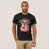 Paws Before Coffee Schattigee Puppy Donut Art T-shirt (Voorkant volledig)