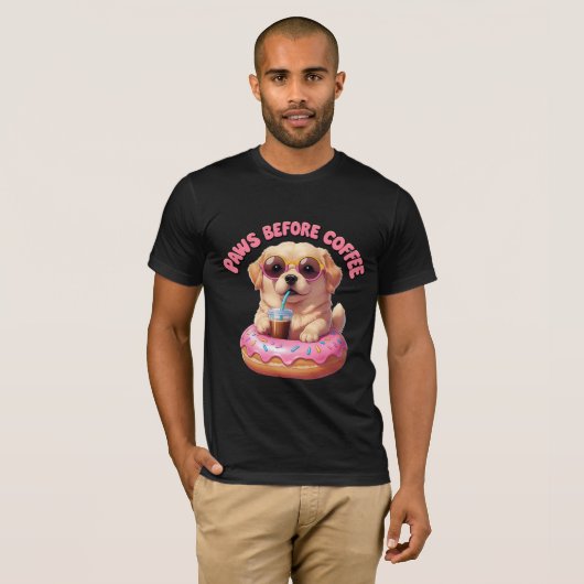 Paws Before Coffee Schattigee Puppy Donut Art T-shirt (Voorkant volledig)