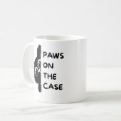 Paws On The Case Kat Koffiemok – Grappige Kattenli (Voorkant links)