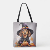 Paws & Potions: Dachshund Witch op een pompoen Tote Bag (Achterkant)