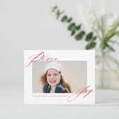 Peace and Joy Modern Calligraphy Red Script Photo Feestdagenkaart (Staand voorkant)